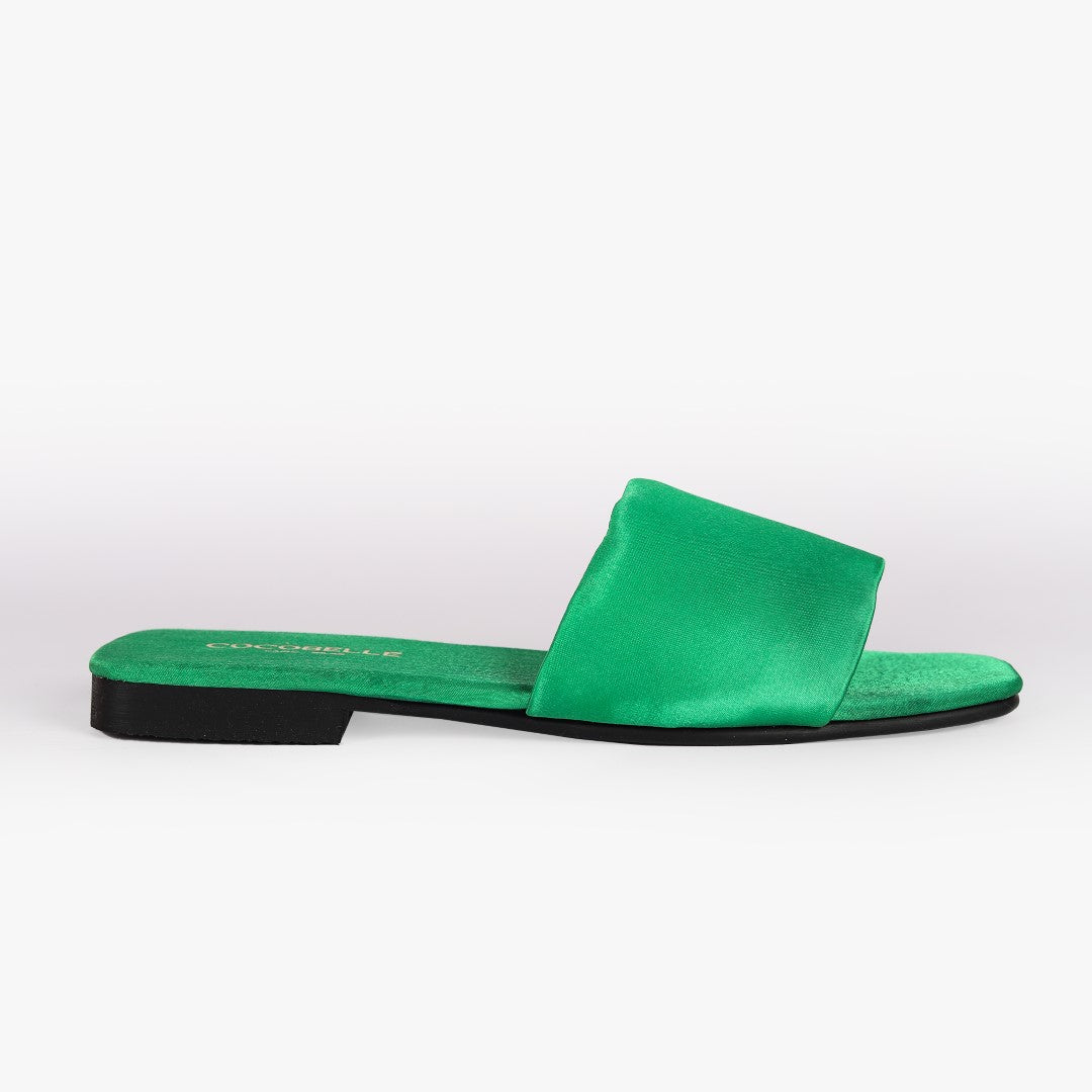 The Naomi in Green Satin - 37 - Slides