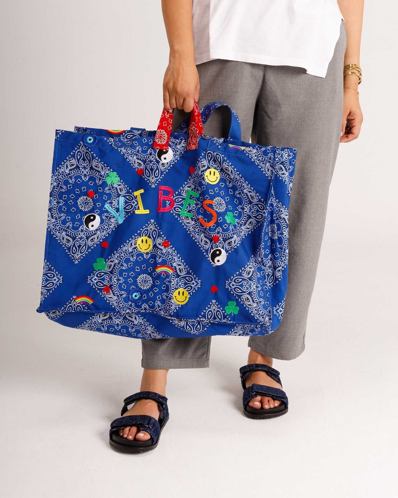 Maxi Tote in Blue Bandana â€œVibesâ€‌