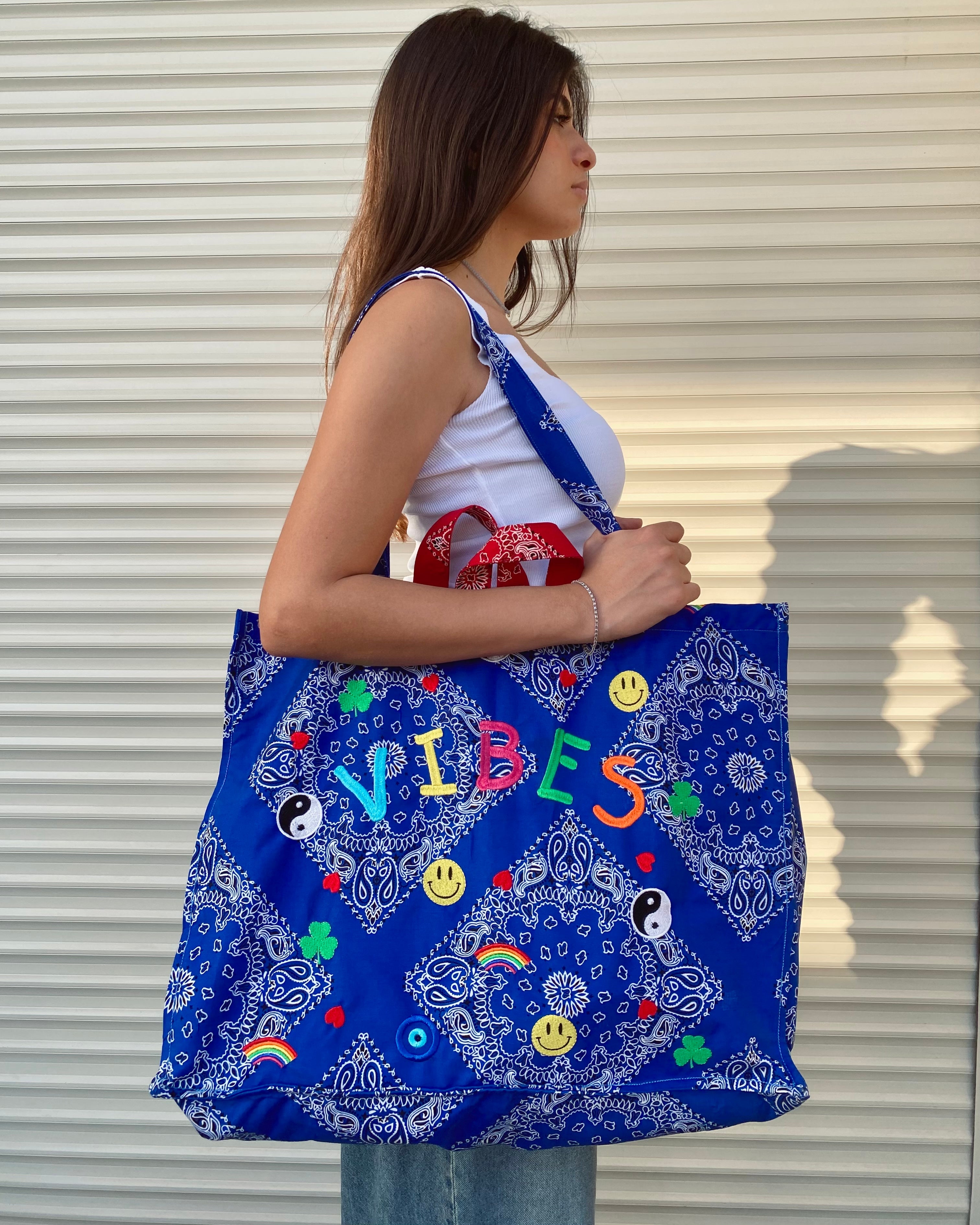 Maxi Tote in Blue Bandana â€œVibesâ€‌