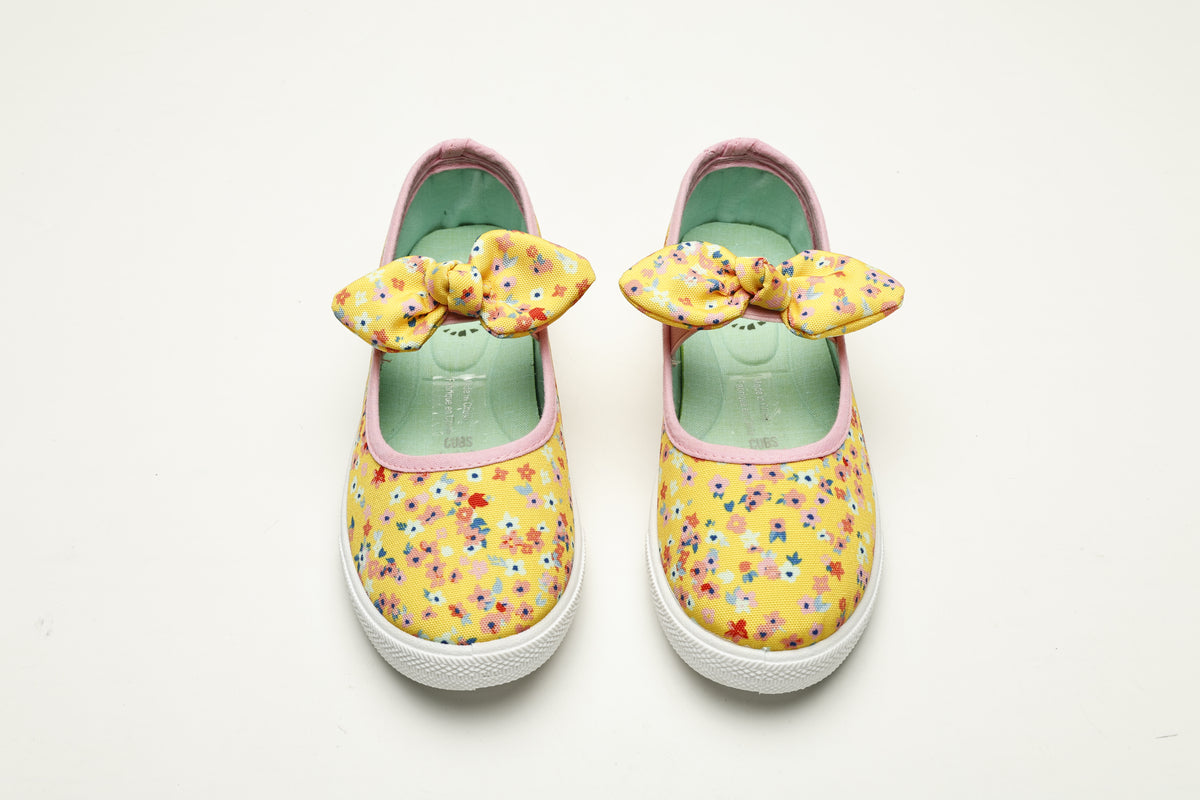 Cubs kids' ballerina flats in yellow