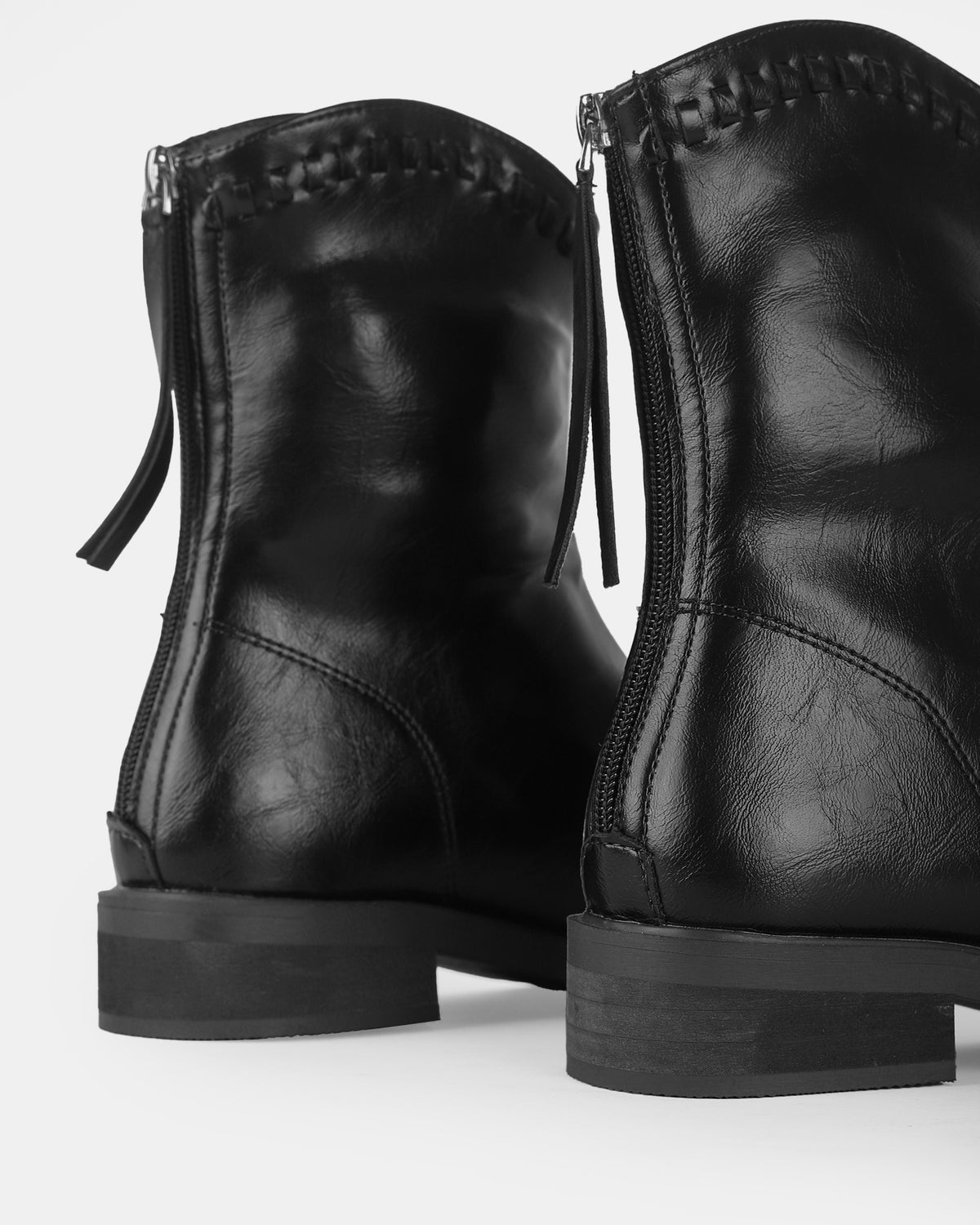 Botshy Women's Front-Zip Ankle Boot Black