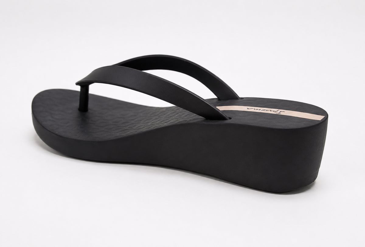 Ipanema women's wedge flip flops in black with beige stripe, 43241-61754